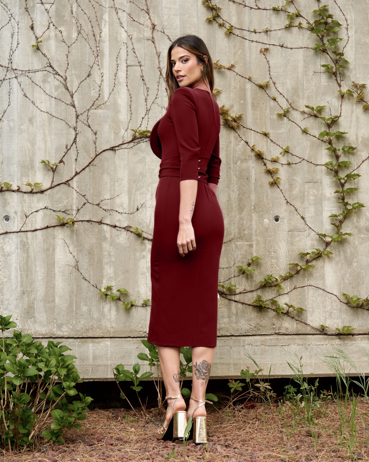 VESTIDO MIDI LISO HOJA MARTA EN BRASIL M133