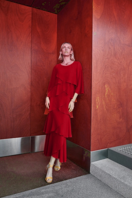 VESTIDO CAPAS LARGO LISO CORALISO