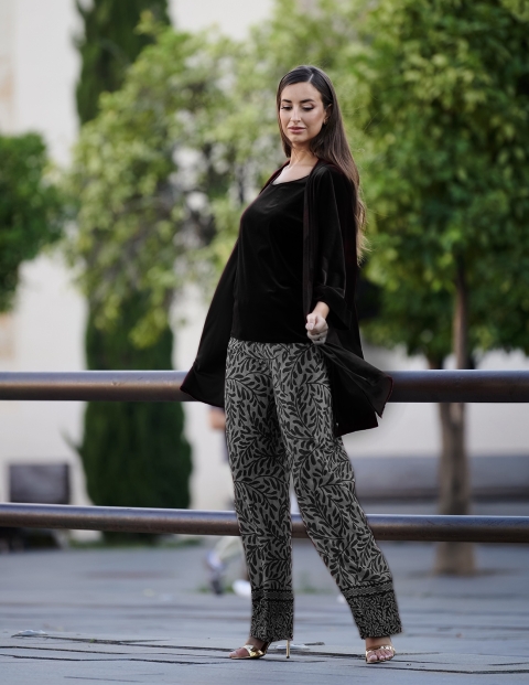 CHAQUETA TERCIOPELO NEGRA SUELTA 8501