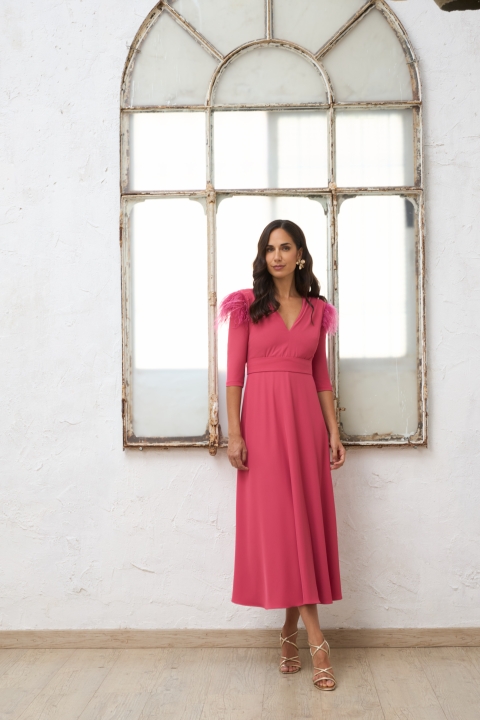 VESTIDO MIDI LISO PLUMAS AREYA