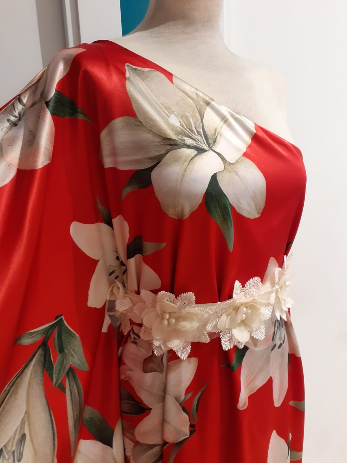 VESTIDO MANGA CAPA LARGO ESTAMPADO MONCHO...