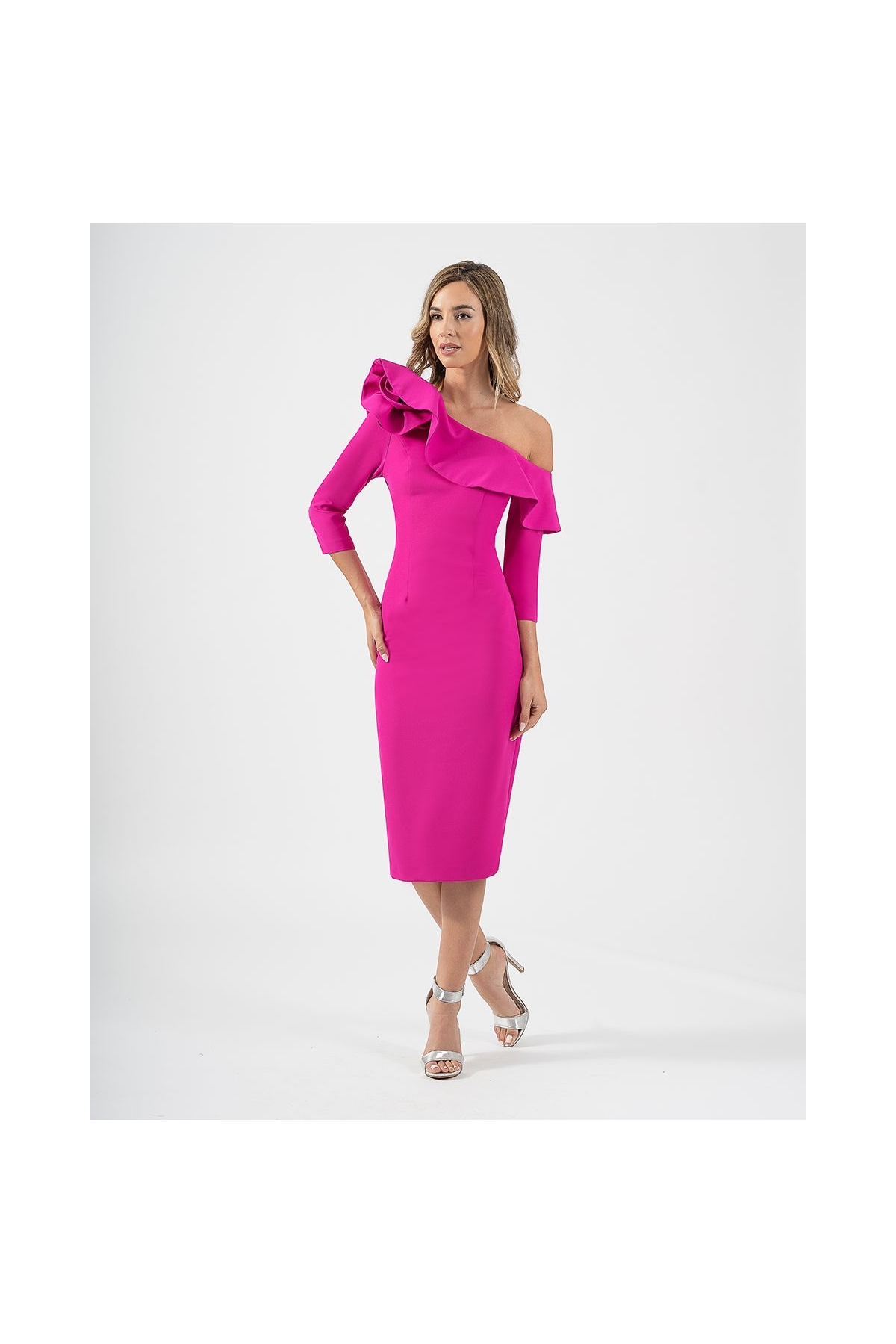 VESTIDO RECTO HOMBRO FLOR LISO MONCHO HEREDIA...