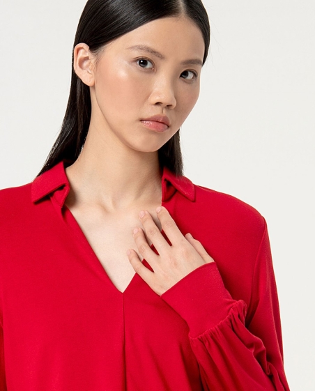 CAMISETA SUELTA LISA  PICO CON CUELLO SURKANA 554NEXX015