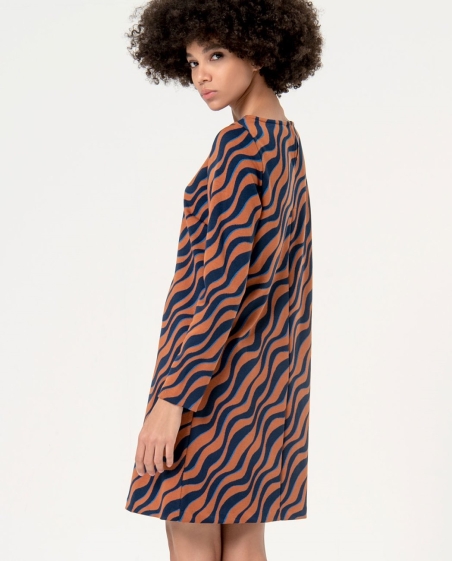 VESTIDO DIBUJO CUELLO BARCO MANGA LARGA SURKANA 554MEJA711