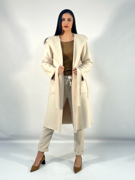 ABRIGO PIEL VUELTA CON CAPUCHA DB104