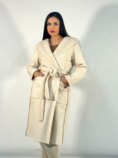 ABRIGO PIEL VUELTA CON CAPUCHA DB104