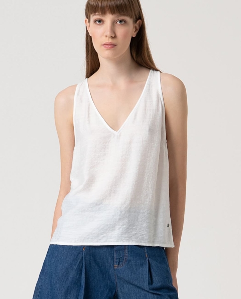BLUSA DE TIRANTE CON PICO SURKANA 525LISA023